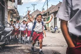 Tulislah peristiwa pada teks permainan tradisional anak mengajarkan kita toleransi. Cari Jawaban Soal Kelas 5 Tema 8 Nilai Apa Yang Terkandung Dalam Permainan Dhingklik Oglak Aglik Dan Perepet Jengkol Semua Halaman Bobo