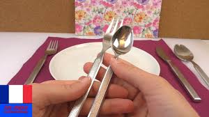 Etiquette Savoir Vivre Comment Met On La Table Ou Place T On Les Couverts Youtube