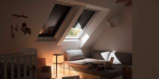 Die velux hitzeschutz markise gibt es in drei unterschiedlichen ausführungen: So Funktioniert Hitzeschutz Mit Rollos Und Markisen Fur Dachfenster Bau Welt De