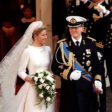 Das hochzeitskleid gehört zu den größten auswahlmöglichkeiten, die sie bei der organisation ihrer traumhochzeit treffen werden. Kate Mary Co Die Schonsten Royalen Brautkleider Bunte De