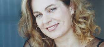 Ο μύθος της lady godiva: Xrysa Sphliwth Bradia Mnhmhs Gia Thn H8opoio Poy Esbhse Sto Mati In Gr