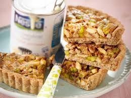 Decouvrez Notre Recette Facile Et Rapide De Tarte Au Lait Concentre Sucre Et Fruits Secs Sur Cuisine Actuelle Ret Recette Dessert Recette Tarte Tarte Au Lait
