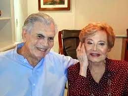 Casada com o ator tarcísio meira, têm um dos casamentos mais duradouros da televisão brasileira. Vjemw6galur Cm