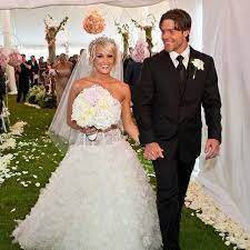 Carrie Underwood And Mike Fisher Carrie Underwood Wedding Dress Celebrity Wedding Photos Hollywood Wedding