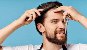 La texture naturelle de vos cheveux peut vous aider à déterminer les meilleures coiffures pour homme que vous pourriez adopter, surtout si vous. Comment Se Couper Les Cheveux Tout Seul Un Coiffeur Vous Donne Ses Astuces Jock Life