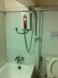 Luckily, there are numerous bathroom flooring trends that are durable, stylish and easy to install. No Shower Curtain Shower Head Mounted Over Edge Of Bath Only 5foot High Floor Very Wet And Ver Picture Of Mad Monkey Hostel Phnom Penh Tripadvisor