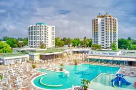La unele din hotelurile de mai sus serviciul all inclusive este serviciu unic ( de baza) in timp de pentru altele este in regim de supliment la alte pachete de masa ( mic dejun , demipensiune. Lista Hotelurilor Cu Servicii All Inclusive De Pe Litoralul Romanesc