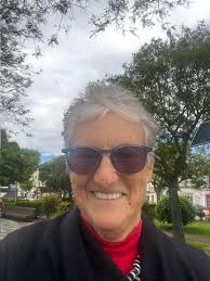 Hi there- I would like to find a room in a house or apartment to share in  the area of Setubal or surroundings. I will consider other areas if the  expense is