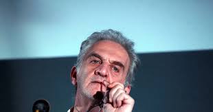 Όσο βρισκόταν στο θέατρο του κάρολου κουν πρωταγωνίστησε στις θεατρικές παραστάσεις ιππείς. Petros Filippidhs Mhn Me Thledikasete 3erete Poios Eimai Oi Ainigmatikes Anarthseis Anastasopoyloy Kafetzopoyloy Mononews