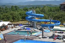 Toate unitățile sunt mobilate funcțional și au un birou, un dulap și o baie privată cu. Rusalii Maramures Ocna Sugatag Pensiunea Holiday Pico Mar Travel