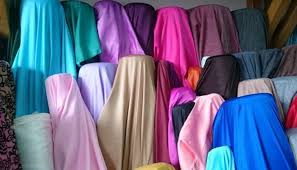 Ada beragam model batik kombinasi yang sekarang ini sudah beredar. Kain Satin Kelebihan Kekurangan Karakteristik Jenis
