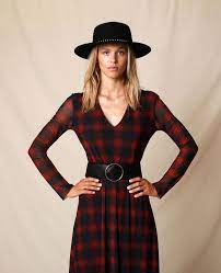 Parce que vous aimez la mode et que vous privilégiez les vêtements chics et indémodables, la robe rouge pas chère vous plaira sans doute. Robe Longue A Carreaux Rouge 781329338b03 Pimkie