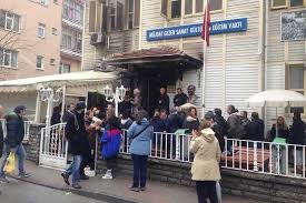 Kamera önü oyunculuk eğitimine başladı. Gecmis Olsun Mujdat Gezen Sanat Merkezi Evrensel