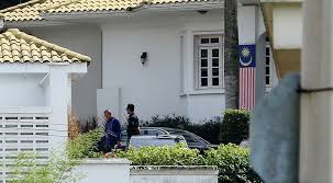 Arguing on behalf of the prosecution, sri ram was objecting to najib's two applications to the high court to have the prosecution provide documents related to former bank negara malaysia governor tan sri zeti. Berita Harian On Twitter Pengerusi Bn Kelantan Merangkap Ahli Parlimen Jeli Datuk Seri Mustapa Mohamed Kiri Keluar Dari Perkarangan Rumah Bekas Perdana Menteri Datuk Seri Najib Razak Pada Jam 11 25 Pagi Di