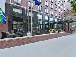 The property is a brand spanking new one. Budget Hotels In New York City Ny Holiday Inn Express New York City Price From Usd 96 03