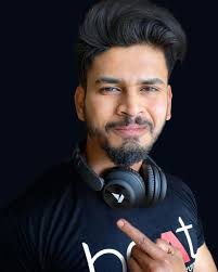 He took to instagram to share some pictures of his new look with the fans on tuesday. Shreyas Iyer Photos Latest Shreyas Iyer Images Hd Wallpapers Pictures Gallery Of Actor Shreyas Iyer Fresherslive