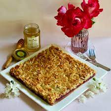 Découvrez les recettes millefeuille ou de beignes au chocolat. Gateau Nid D Abeille Aux Amandes Et Au Miel D Acacia Le Pays Des Gourmandises