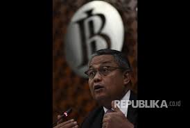 Perry menjelaskan, alasan bank sentral mempertahankan suku bunga acuan 3,5 persen sejalan dengan menjaga stabilitas nilai tukar rupiah. Bank Indonesia Turunkan Lagi Suku Bunga Acuan Jadi 4 Persen Republika Online