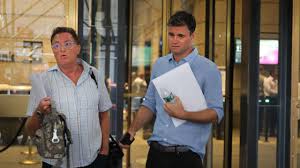 Sollte es neuigkeiten zu den plänen der deutschen bank geben, dann können sie diese bei uns nachlesen. Deutsche Bank Streicht 18 000 Jobs Tranen Abschied Der Ersten Mitarbeiter Wirtschaft Bild De