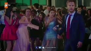 Kirgin Cicekler 13 Bolum Gokhan Cemre 39 Yi Kurtariyor Youtube Youtube Cicek Kizlar