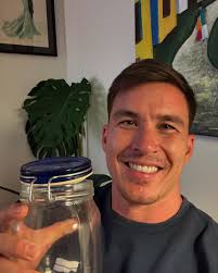 ✓ Year 3 At the end of each week, write down a thought, lesson or memory,  and put it into a jar. At the end of the year (or beginning of the