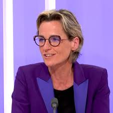 Melanie Boulanger's Instagram, Twitter & Facebook