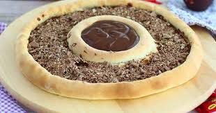 Pizza Aux Kit Kat Et Yaourt Danette Au Chocolat Recette Ptitchef Recette Pizza Au Chocolat Gateau Chocolat Nutella Recette Entremet