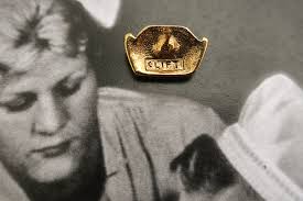 Gold Vintage Krankenschwester Hut Revers Pin-CC578G Still Pins und  Geschenke-RN, CNA und Pinning Ceremony Pins