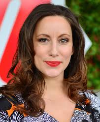 Lisa nilsson slog igenom 1992 med dunder och brak över hela norden då hon släppte sitt tredje album himlen runt hörnet, och har under åren kombinerat sitt artisteri med skådespeleri. Lisa Nilsson Wikipedia