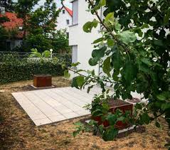 Die Bedingungen Hier Wurde Ich Schon Als Rasenfeindlich Bezeichnen Den Ganzen Tag Volle Sonne Tiefgaragenbepflanzung Auf Garten Design Bepflanzung Gartenbau