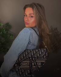 my favourite person🫶🏼 (i had to add the end😭😂) #irisjondahl #icon  #fashion #model #edit #fördig #fördigpage #fördigpage #foryou #foryoupage  #fyp