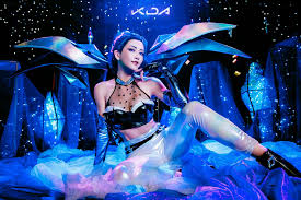 Lovernori As Kai Sa What Does It Take To Get The Perfect K Da Cosplay Photos Inven Global Our whole team do ideation together and finished up by indivirtual artist, then we have chengwei pan do the last cohesion pass for the whole set. lovernori as kai sa what does it take