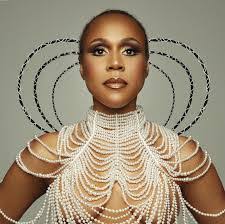 Iris Taplin's Instagram, Twitter & Facebook