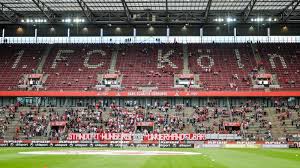 Am rheinenergiestadion erwarten hunderte fans die ankunft des mannschaftsbusses. 2 Bundesliga News 1 Fc Koln Benennt Tribune Nach Hans Schafer