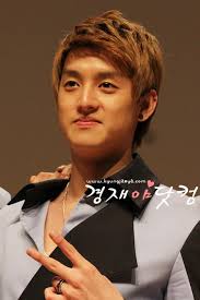 110426 Eli @ Hot Tracks Fan Signing Event