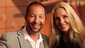 Απο την ίδρυσή της αποτελεί το συνώνυμο της. Dj Bobo Kayley Baumann Dj Bobo Ich Wundere Mich Dass Noch Nie Einer Dieser Abzocker Eins In Die Fresse Gekriegt Hat St Galler Tagblatt Let The Dream Come True 2002 Version Turki