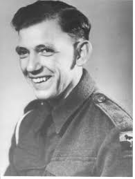 Pápi mín David Ernest Crocker, menig í R.A. Lady Field Camp á Frúutrøð.  Hann var úr Southampton.