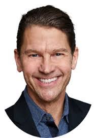 Glenn Leary's Instagram, Twitter & Facebook