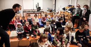Pour permettre à ses étudiants d'atteindre leurs objectifs de carrière, l'école s'appuie d'abord sur une équipe d'enseignants expérimentés et de professionnels du cinéma. Bannalec A L Ecole Maternelle Publique Une Seance Magique De Cinema Avec Achille Grimaud Quimper Maville Com