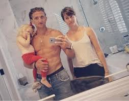 He married candice pool in 2013 and he has three children, owen, francine and georgie. Casey Neistat Height Weight Age Spouse Family Facts Biography