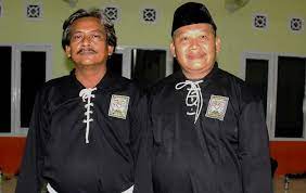 Kepada siswa putih, mas eko menyampaikan bahwa psht yang diketuai oleh kangmas murjoko hw merupakan psht yang asli dan sah menurut hukum republik indonesia. Dualisme Kepemimpinan Psht Kubar Makin Terbuka Newskaltim