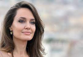 Анджелина джоли (angelina jolie) — знаменитая американская киноактриса, сценаристка, режиссер и фотомодель, обладательница премии «оскар» в категории «лучшая. 46 Letnyaya Andzhelina Dzholi Voshitila Poklonnikov Poluprozrachnym Naryadom Po Sluchayu Svoego Dnya Rozhdeniya Foto
