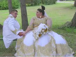 Il sito imgur ha raccolto alcuni degli abiti nuziali più brutti mai visti. Gli Abiti Da Sposa Piu Brutti E Non Solo Dalle Torte Alle Foto Matrimoni Terribili Corriere It