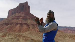 Dodge cars, trucks, trains, traffic and avoid obstacles on the run way. Forrest Gump News Hintergrunde Horizont