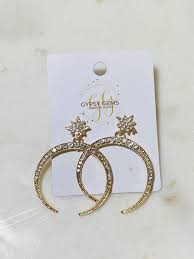 Se popularizou e ficou muito bom aqui representado. The Jess Earring
