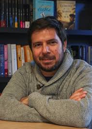 Renato Cisneros: "Vivimos un cambio de época que no sabemos a dónde nos  lleva"