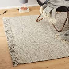 Der Im Chevron Muster Von Hand Gefertigte Teppich Peumo Passt Sich Dank Seines Schlichten Designs Jedem Einrichtungsstil An Der Einf Rugs Rugs Online Wool Rug