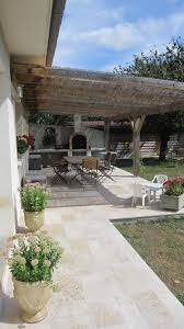 Terrasse Ombragee En Pierre Naturelle De Bourgogne Par Ateliers Pierre De Bourgogne Eclectique Homify Terrasse Pierre Terrasse Maison Carrelage Terrasse Exterieur