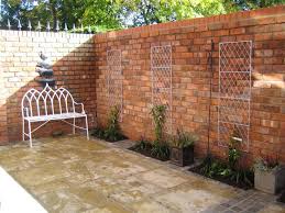 Garten sitzecke garden garten mauer bauen garten sitzecke finest. Gartenmauer Aus Ziegelsteinen Selber Bauen Anleitung Diy Garten Zenideen