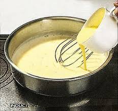 Weisse Grundsosse Die Perfekte Helle Sosse Fur Fleisch Fisch Oder Gemuse Schnell Und Einfach Angeruhrt Sauce Zu Fisch Essen Und Trinken Sossen Rezepte